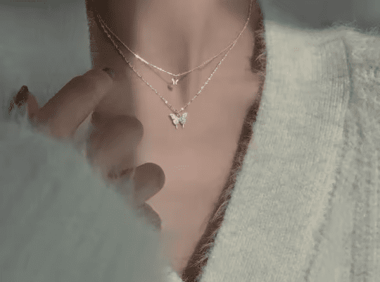 قلادة جديدة على شكل فراشة