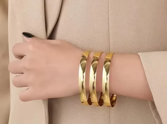 سوار متعدد الطبقات بلون ذهبي أنيق