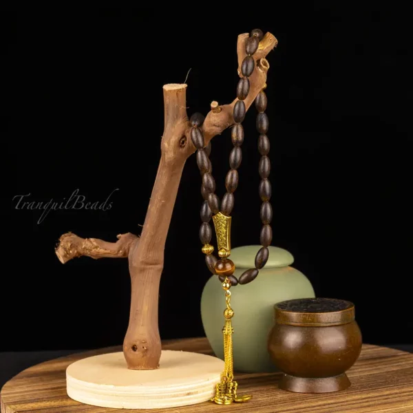 ⁦سبحة ذات 33 حبة من العود المعطر⁩ - الصورة ⁦2⁩