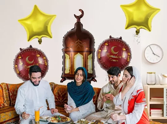 خمسة بالونات من الألومنيوم على شكل القمر