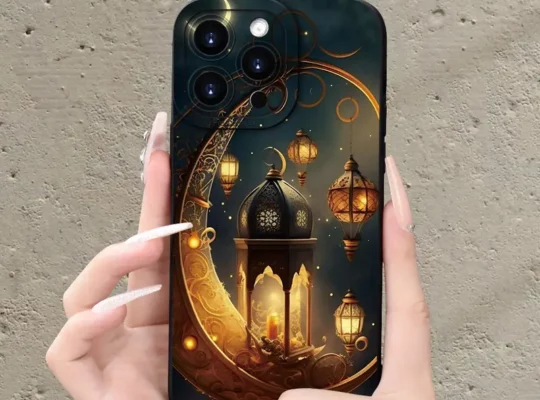 حافظة هاتف فريدة بتصميم قمر هلال مستوحى من رمضان