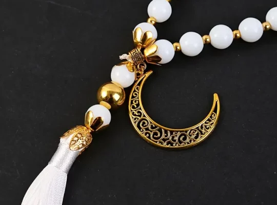 سلسلة تسبيح إسلامية بتصميم أنيق مع شراشيب