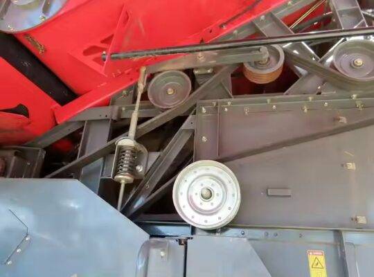 آلات زراعية رخيصة الثمن حصادة Massey Ferguson 9560 / حصادة زراعية مستعملة إلى حد ما