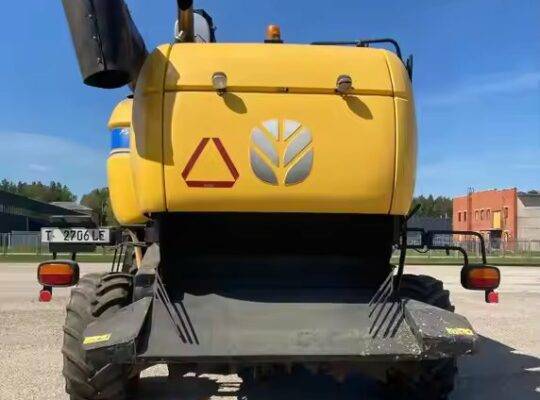 حصادة CR8.90 مستعملة من New Holland بسعر رخيص بالجملة بأفضل تصنيع