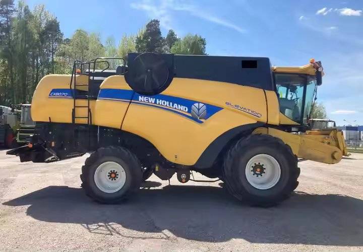 حصادة CR8.90 مستعملة من New Holland بسعر رخيص بالجملة بأفضل تصنيع
