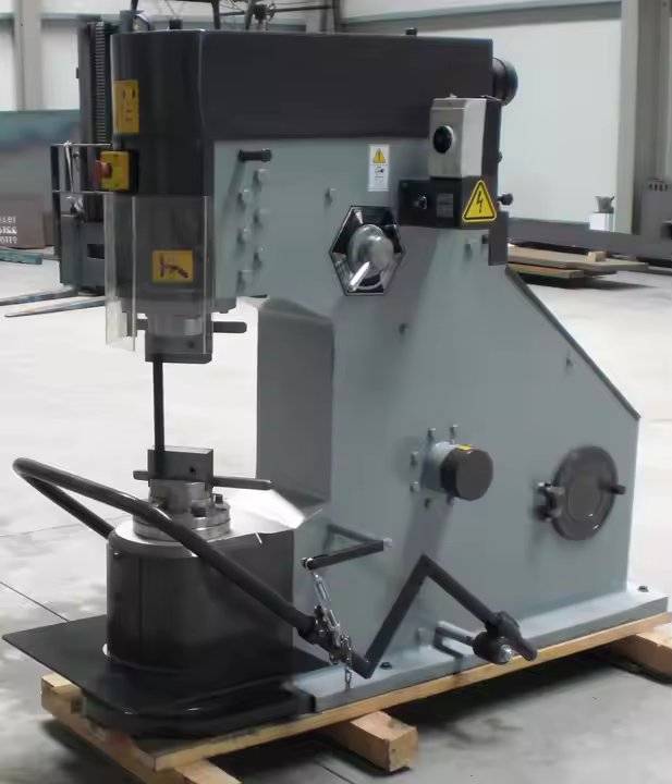 آلة تشكيل المعادن بالهواء المضغوط عالية الجودة بسعر مناسب لروسيا والهند وتايلاند والمملكة المتحدة