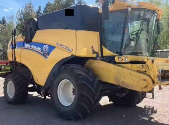 حصادة CR8.90 مستعملة من New Holland بسعر رخيص بالجملة بأفضل تصنيع