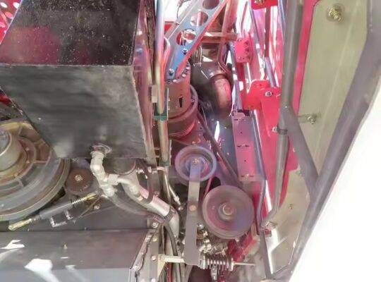 آلات زراعية رخيصة الثمن حصادة Massey Ferguson 9560 / حصادة زراعية مستعملة إلى حد ما