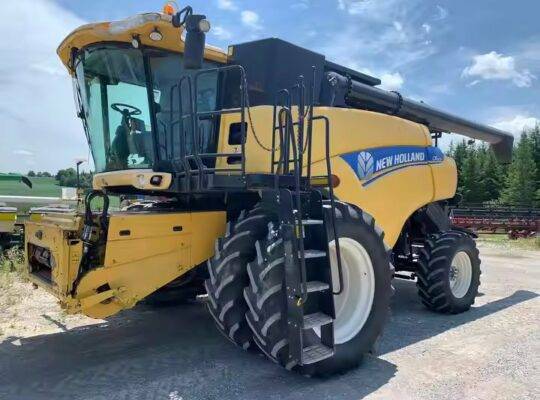 آلة حصاد مستعملة للبيع حصادة CR8090 HOLLAND مستعملة حصادة CR8090 عالية الجودة من New Holland