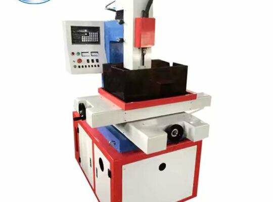 آلة ثقب شرارة كهربائية منخفضة السعر آلة ثقب صغيرة EDM CNC DD703 للمصنع