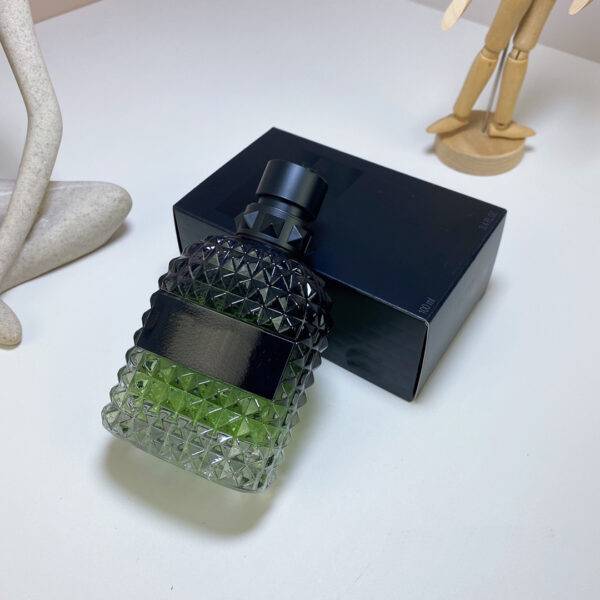 بيع العطور الرجالية ، العطر الدائم