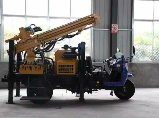 CSL200 200m منصة حفر آبار المياه المزودة بفوهة جرار من Craigslist آلة حفر تعمل بالدواسة