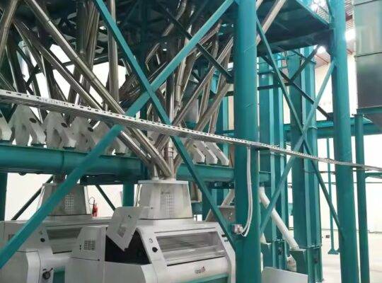 مطاحن أسطوانية أوتوماتيكية لطحن حبوب الذرة للبيع الساخن