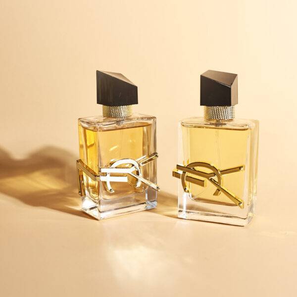 عطر نسائي منعش يدوم طويلاً بتصميم جديد