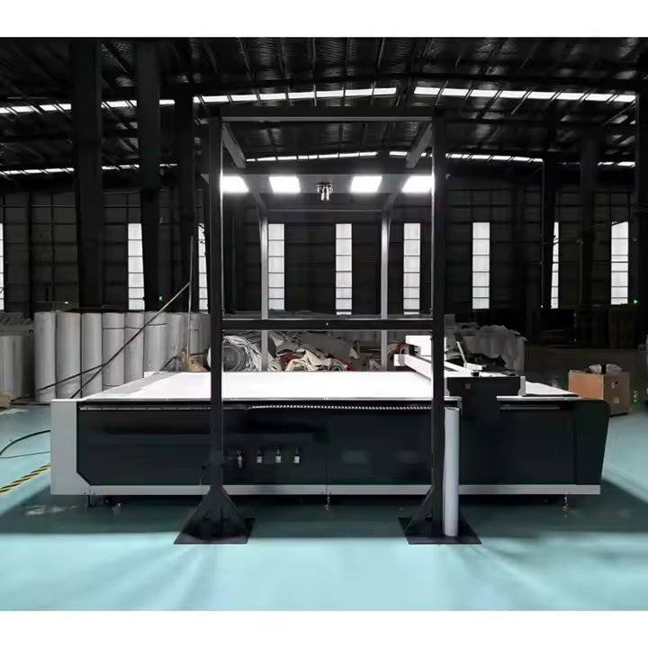 آلة قطع القماش CNC الأوتوماتيكية لقطع القماش لإنتاج الملابس