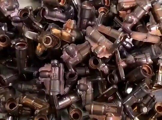 معدات صنع الصمامات ذات الكفاءة العالية آلة تزوير الصمامات النحاسية الأوتوماتيكية