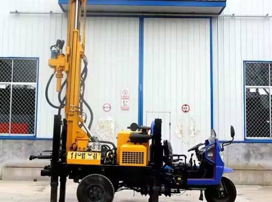 CSL200 200m منصة حفر آبار المياه المزودة بفوهة جرار من Craigslist آلة حفر تعمل بالدواسة