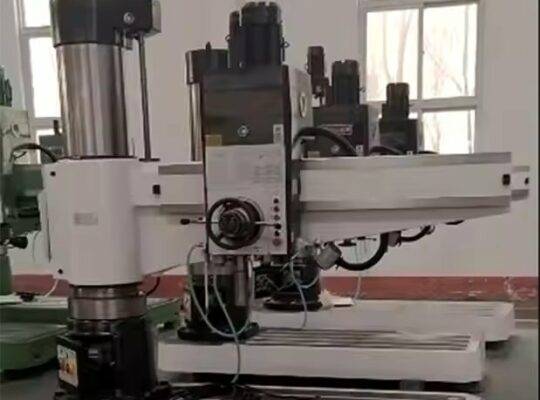 سعر آلة الحفر الهيدروليكية ذات الذراع الشعاعي الصغيرة Z3050X16 لآلات الحفر ذات الذراع الشعاعي الصغيرة المعدنية