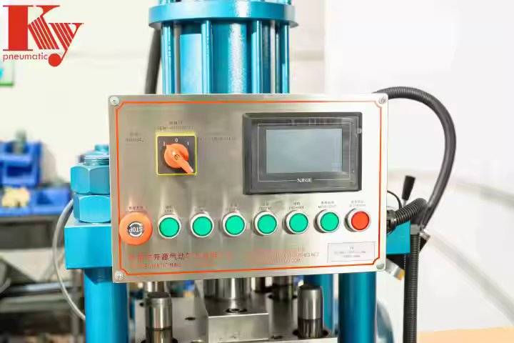 آلة تشكيل الدبابيس الأوتوماتيكية على شكل حرف الدقيقة والدبابيس الهوائية