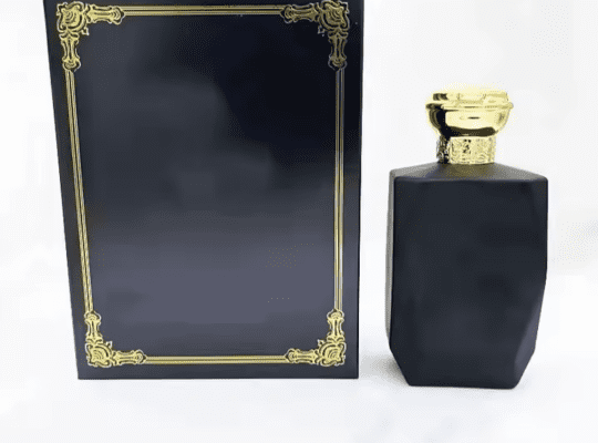 زجاجة عطر سوداء بالجملة بكميات كبيرة برائحة كولونيا
