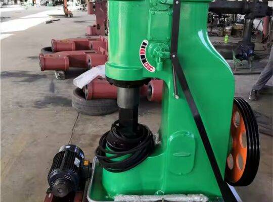آلة تشكيل المعادن بمطرقة هوائية بقوة C41-75KG بسعر تنافسي