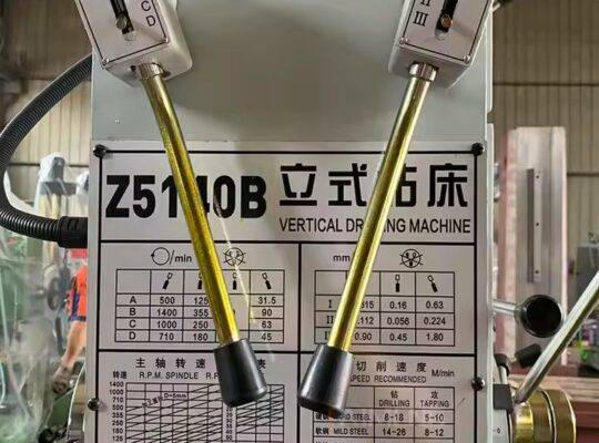 آلة الحفر CNC العمودية الصغيرة ZK5150 ذات التغذية الآلية للحفر والنقر 50 مم