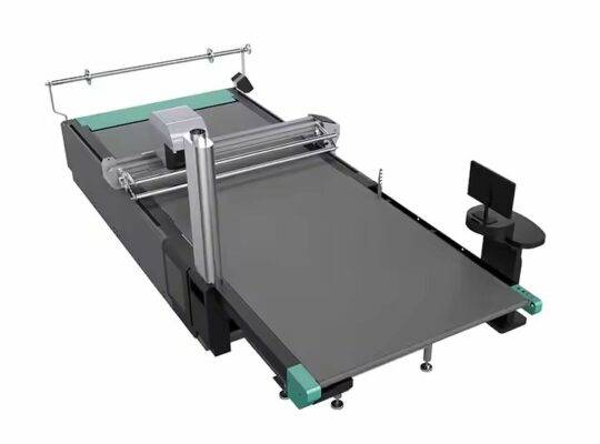 آلة قطع طبقات القماش CNC الأوتوماتيكية المتوفرة من TC OEM للملابس