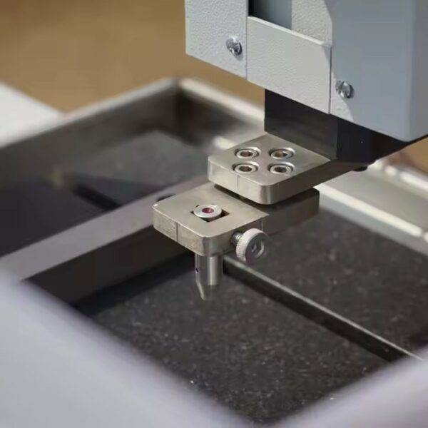 ⁦آلة ثقب شرارة كهربائية منخفضة السعر آلة ثقب صغيرة EDM CNC DS703A للمصنع⁩ - الصورة ⁦2⁩