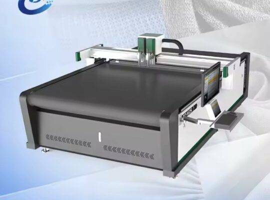 آلة قطع القماش CNC الأوتوماتيكية لقطع القماش لإنتاج الملابس