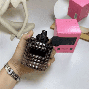 عطر نسائي من الكولونيا