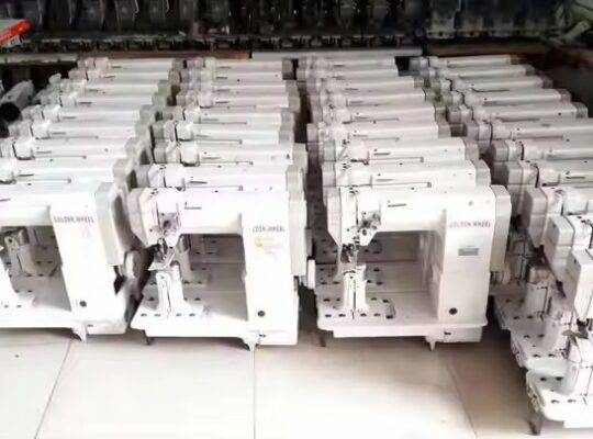 المستعملة ماكينة خياطة جاك 8700 الصناعية بحالة جيدة