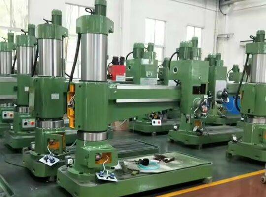 سعر آلة الحفر الهيدروليكية ذات الذراع الشعاعي الصغيرة Z3050X16 لآلات الحفر ذات الذراع الشعاعي الصغيرة المعدنية