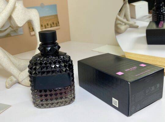 للبيع بالجملة عطر خشبي طويل الأمد