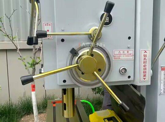 ماكينة الحفر العمودي Z5140 Z5150 ماكينة الحفر ذات العمود المربع ذات التغذية التلقائية