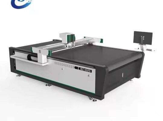 آلة قطع القماش CNC الأوتوماتيكية لقطع القماش لإنتاج الملابس