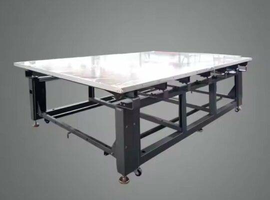 آلة قطع الجلود CNC عالية السرعة لمنتجات الأحذية والحقائب آلة قطع الجلود CNC