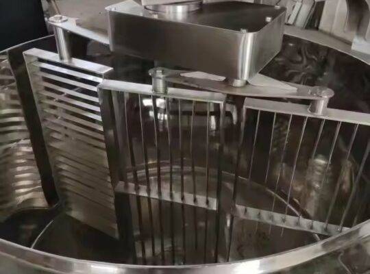 آلات تصنيع الجبن التجارية سعة 300 لتر، خط إنتاج الألبان للحليب المعقم والآيس كريم والزبادي مع فاصل مصل اللبن