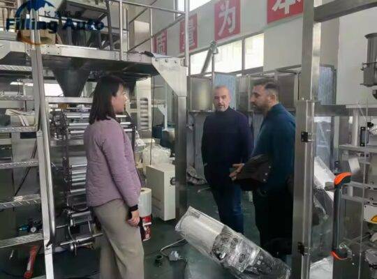 ماكينة تعبئة بودرة التوابل نصف أوتوماتيكية من ماركة FILLING AUTO BRAND