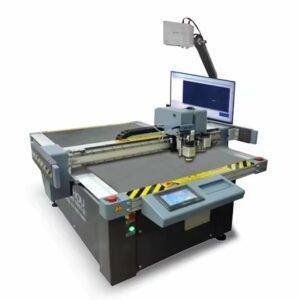 آلة قطع الجلود CNC عالية السرعة لمنتجات الأحذية والحقائب آلة قطع الجلود CNC