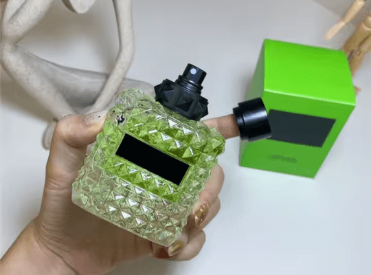 عطر أصلي فاخر من العلامة التجارية