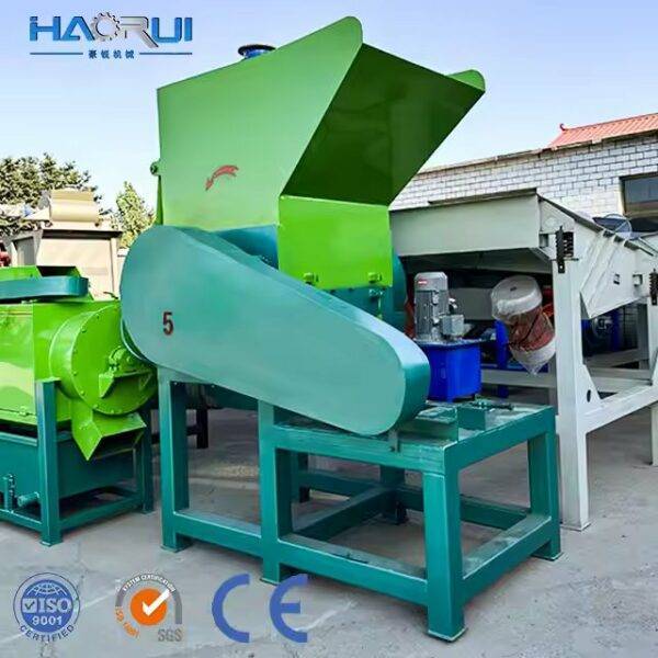 آلة حقن البلاستيك الأوتوماتيكية PVC PET PP كسارة البلاستيك حالة جديدة آلة إعادة تدوير النفايات محرك المحمل الأساسي