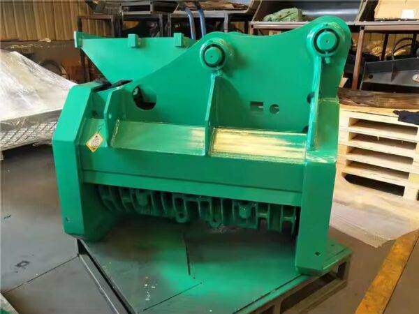 آلات الغابات العالمية حفارة الغابات Mulcher التقطيع Mulcher Wood Chipper للبيع