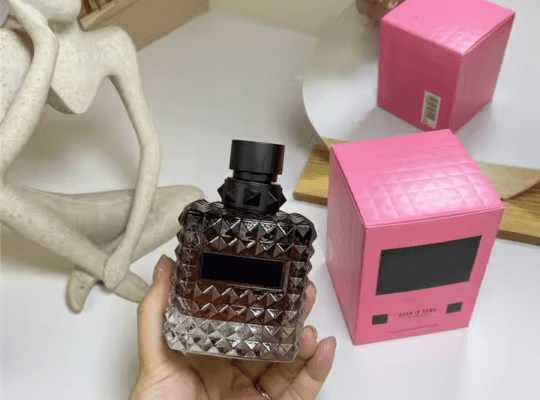 عطر نسائي من الكولونيا