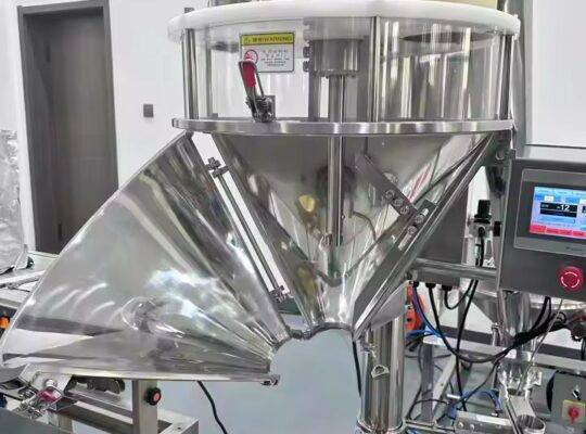 ماكينة تعبئة بودرة التوابل نصف أوتوماتيكية من ماركة FILLING AUTO BRAND
