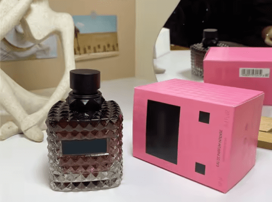 عطر نسائي من الكولونيا