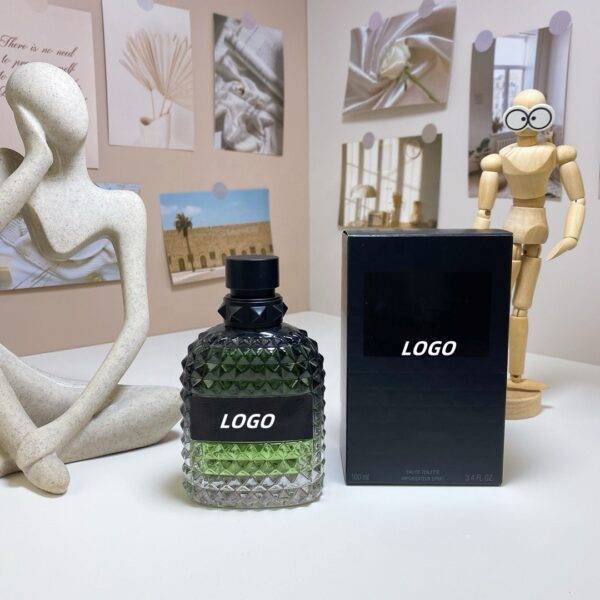 ⁦عطر من العلامة التجارية الشهيرة⁩ - الصورة ⁦3⁩