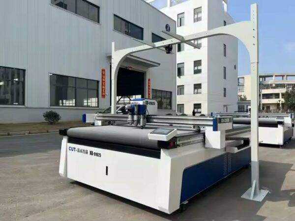 ⁦أحدث ماكينة قطع أوتوماتيكية CNC من LJT Factory مزودة بسكين تحكم قابل للبرمجة لقميص رياضي لتطبيق القماش⁩ - الصورة ⁦6⁩