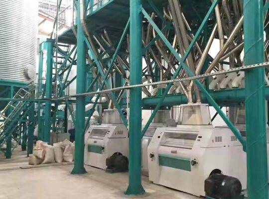 مطاحن أسطوانية أوتوماتيكية لطحن حبوب الذرة للبيع الساخن
