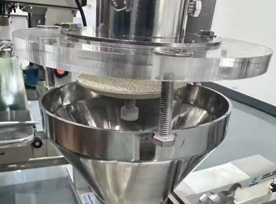 ماكينة تعبئة بودرة التوابل نصف أوتوماتيكية من ماركة FILLING AUTO BRAND