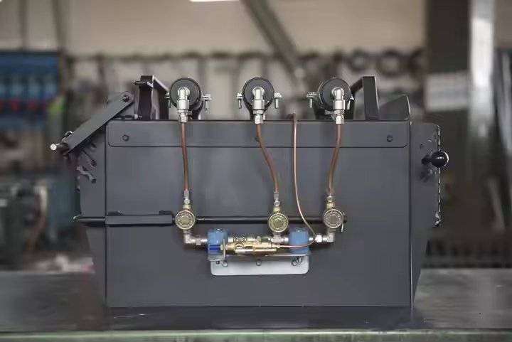 جودة ممتازة صنع في إيطاليا 2 فوهة إدخال معدنية سهلة التشغيل آلات تشكيل المعادن للحرف اليدوية فرن الغاز